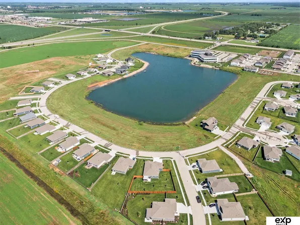 1911 Aaron Way, Fremont, NE 68025