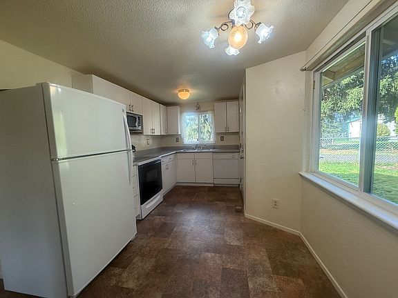 3rd image of 21620 195th Ave SE