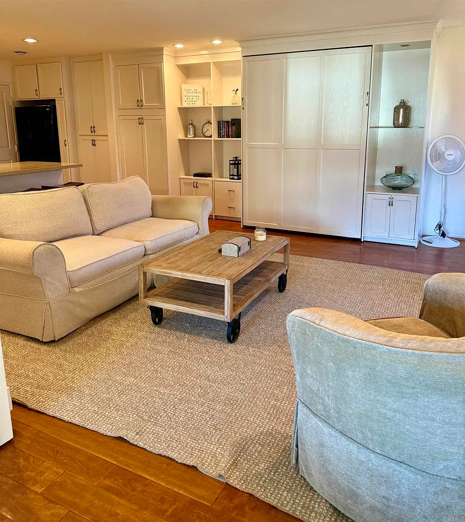 1 bed, 900 sqft, $6,000 — Photo 4