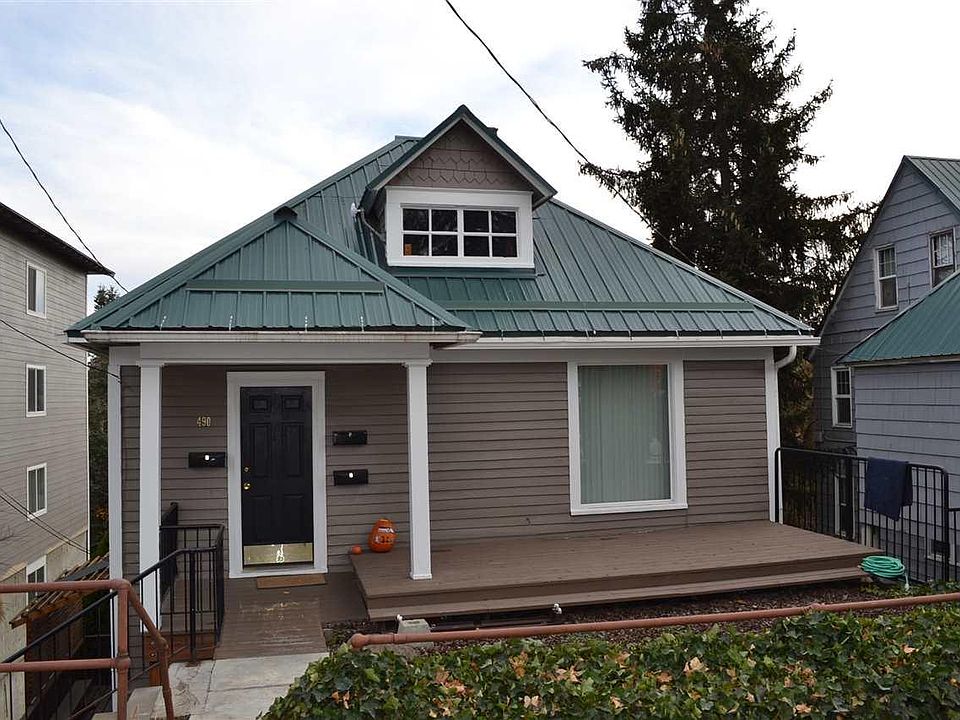 1st image of 490 NE Maiden Ln