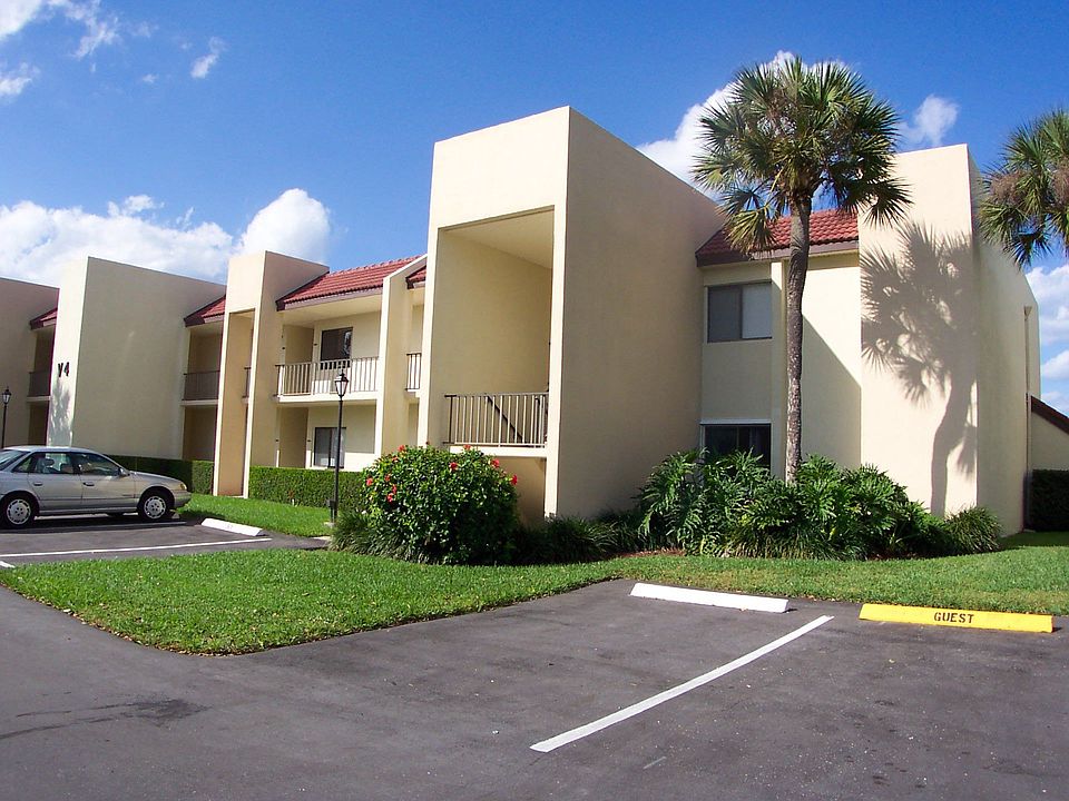 Popular community close to beach