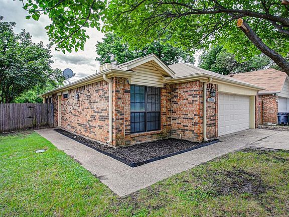 3rd image of 10713 Tall Oak Dr