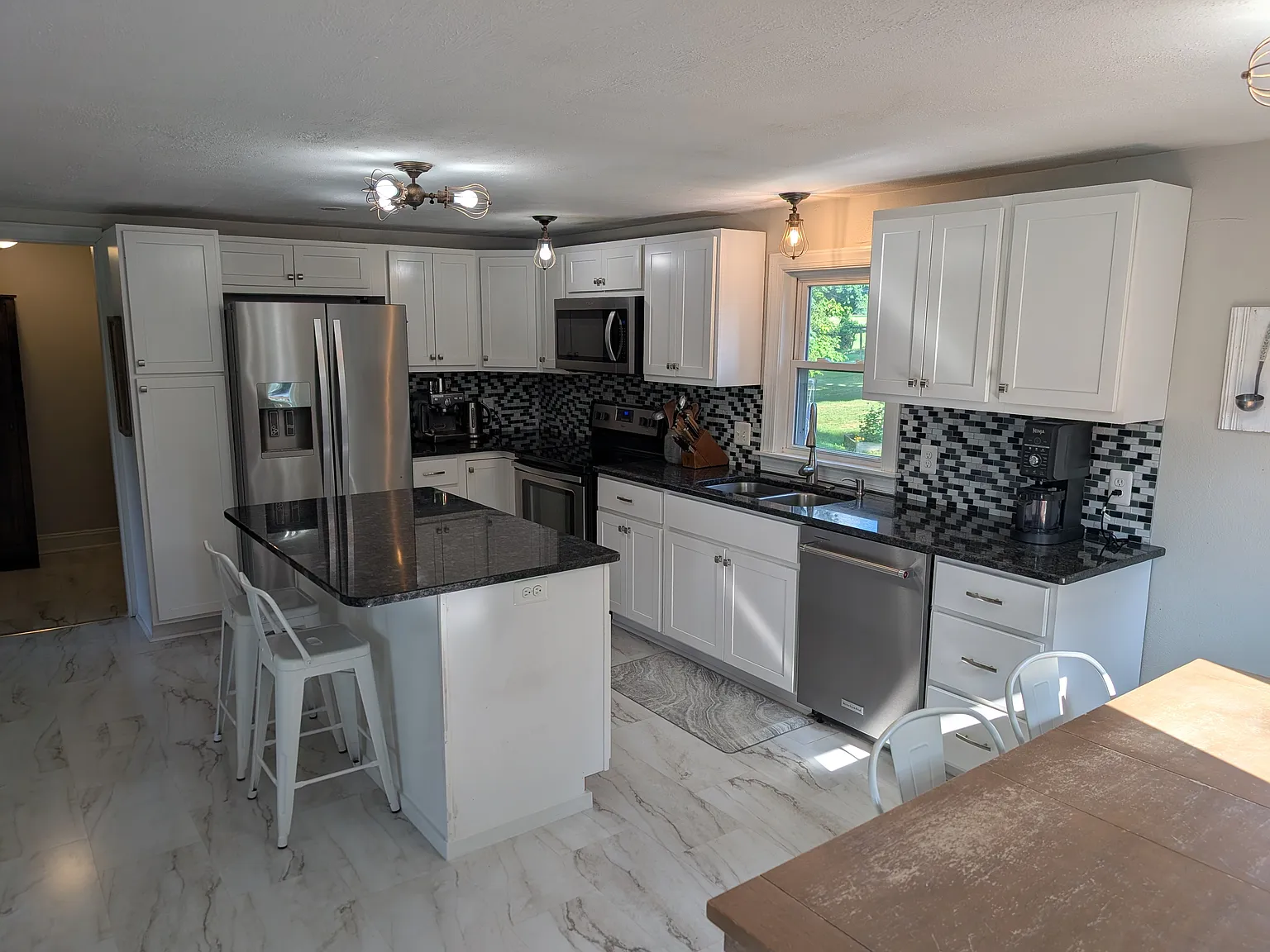 3 bed, 2249 sqft, $2,500 — Photo 3