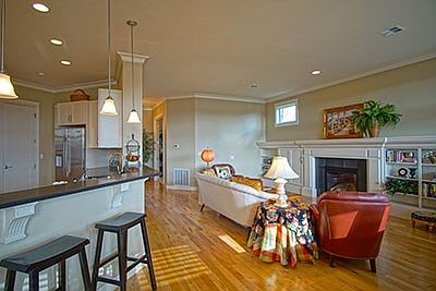 5th image of 1056 SE Crestlane Dr