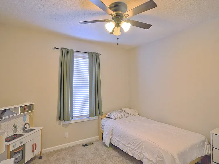 422 Woodale Dr — Photo 25
