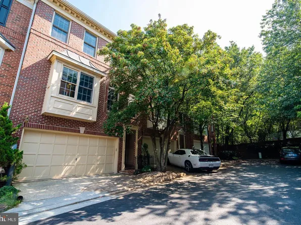 2505 Gadsby Pl, Alexandria, VA 22311