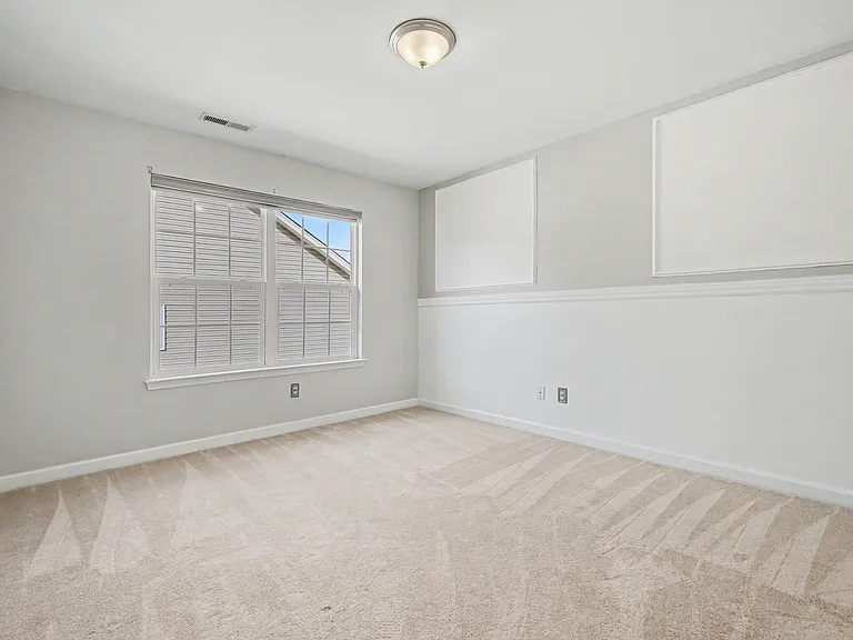 2119 Baggins Ln — Photo 23
