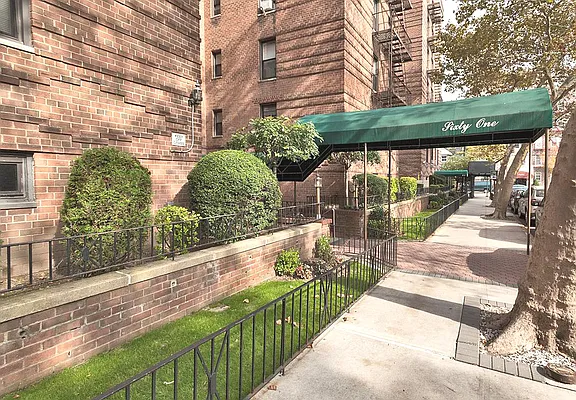 Sold by Calabrese Real Estate | media 16