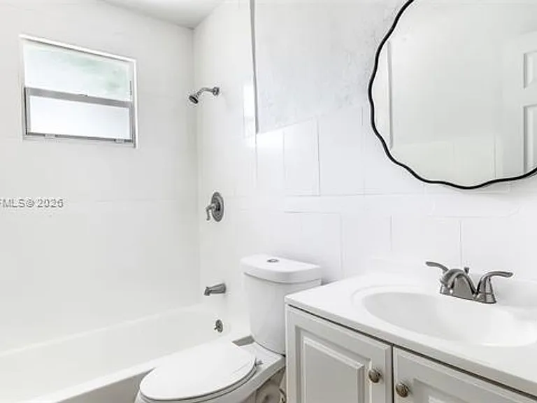 117 E 10th St #117 — Photo 12