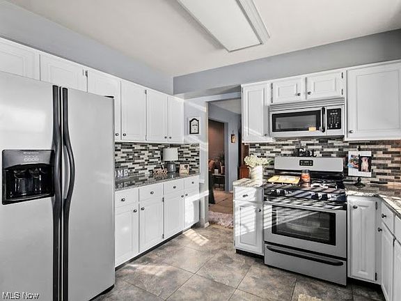 5th image of 2127 Knollwood Ave