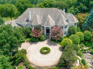 8200 Oak Knoll Dr, Burr Ridge, IL 60527