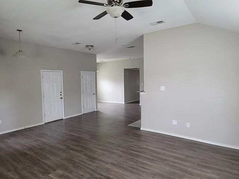 7237 Autumn Run Dr — Photo 2