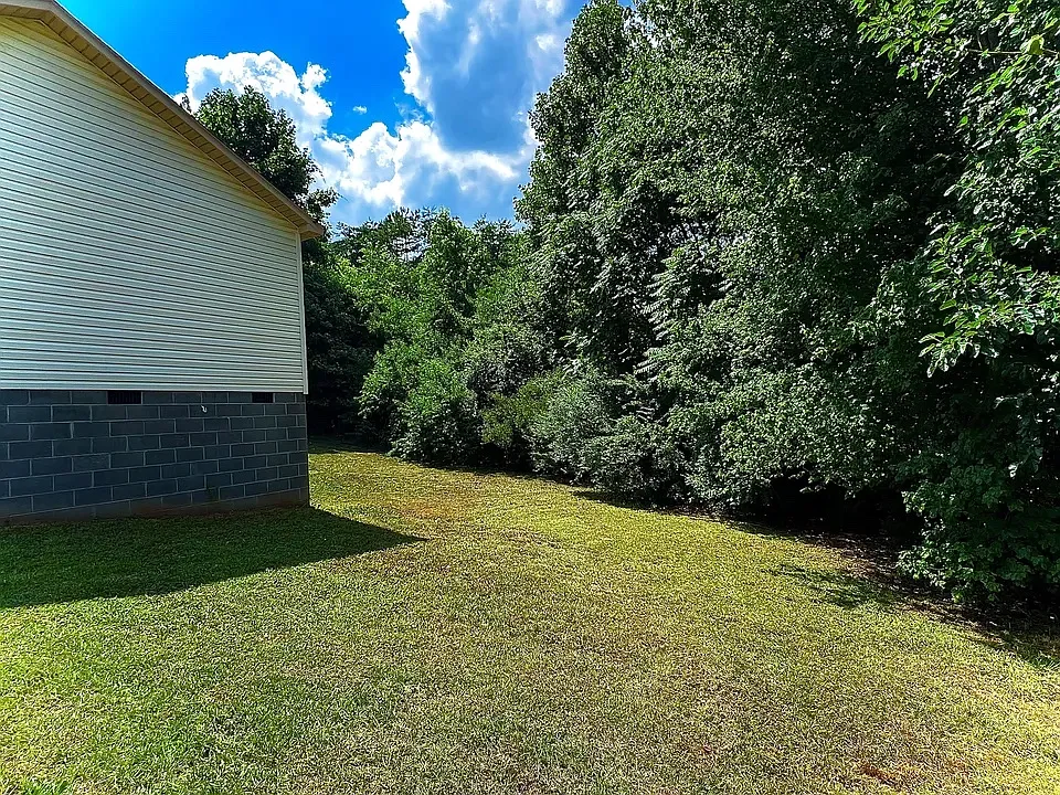 367 E Reedy Fork Rd — Photo 2