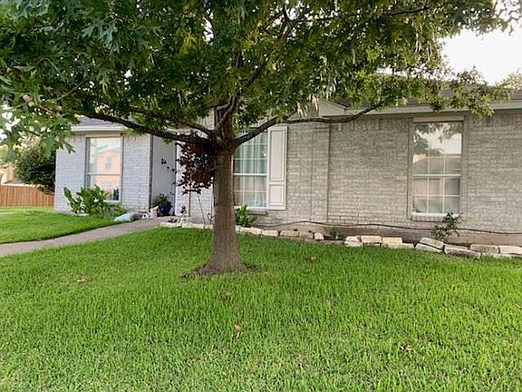 3rd image of 2808 Bent Brook Dr