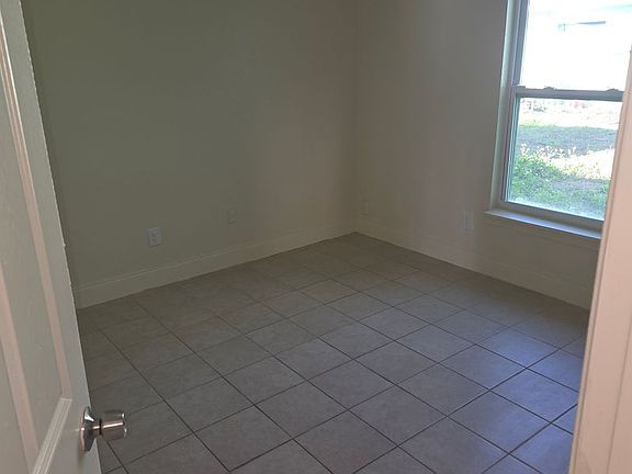 4th image of 319 61st Ave E
