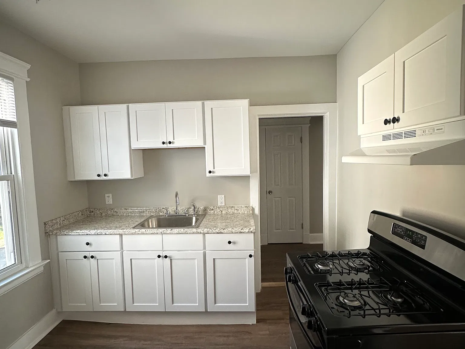 1 bed, $1,300 — Photo 4