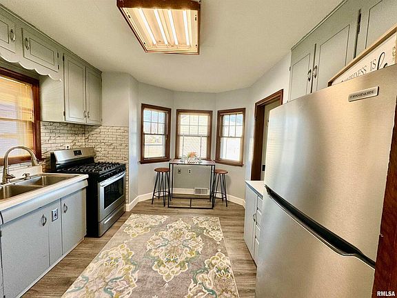 2nd image of 510 W 29th St