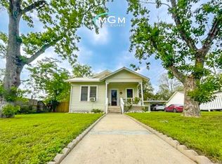 606 E Beacon St, Cuero, TX 77954
