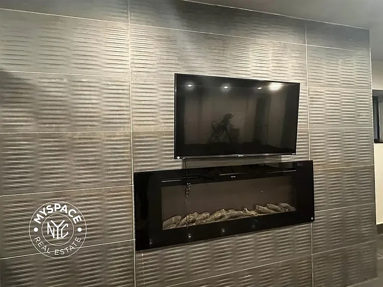 335 Fenimore St #1B — Photo 11