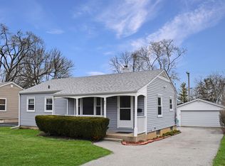 63 S Garfield Ave, Mundelein, IL
