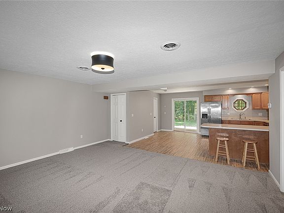 4th image of 48903-48905 N Ridge Rd E