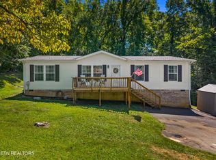 831 Pine Ridge Rd, Dandridge, TN 37725
