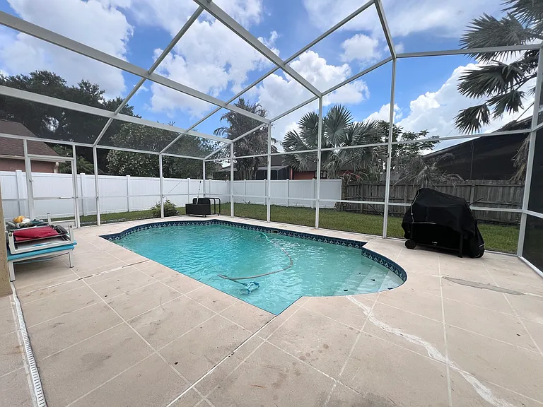 18110 Palm Breeze Dr — Photo 2