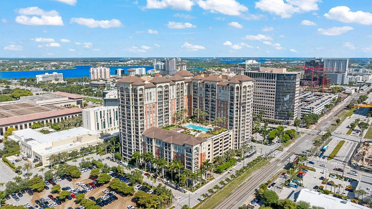Building Photo - 550 Okeechobee Blvd #1407