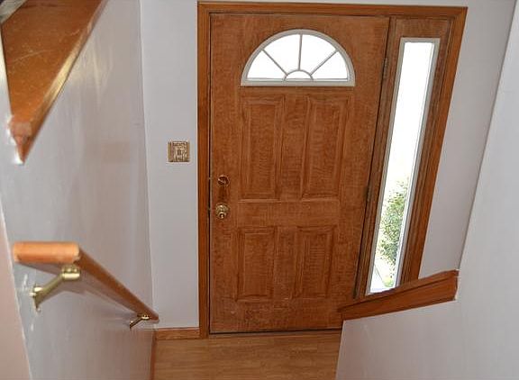 Split foyer home built in 2000