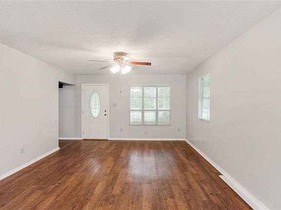 3rd image of 1182 Crawford Dr