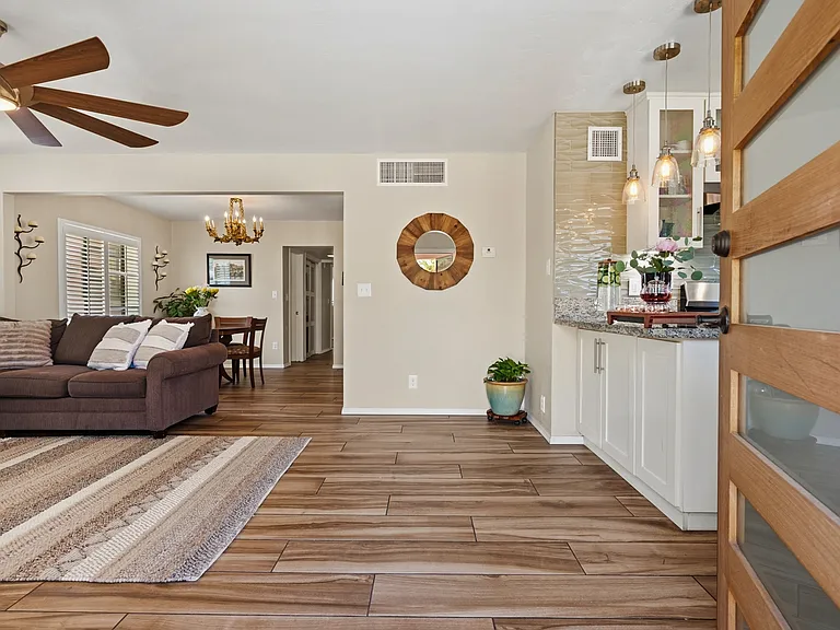 2626 E Hedrick Dr — Photo 28