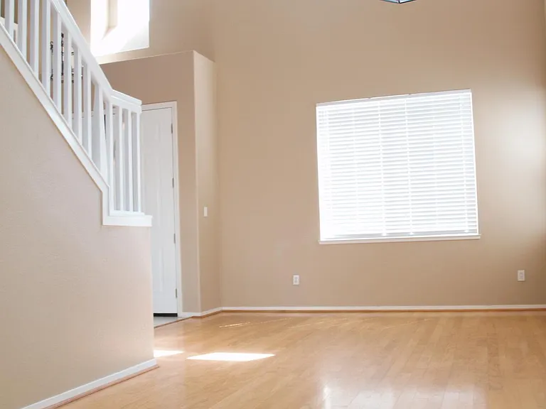 727 Sunlight Dr — Photo 3