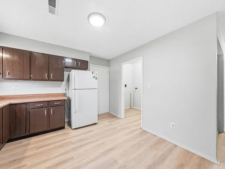 2415 Shirley Ave — Photo 17