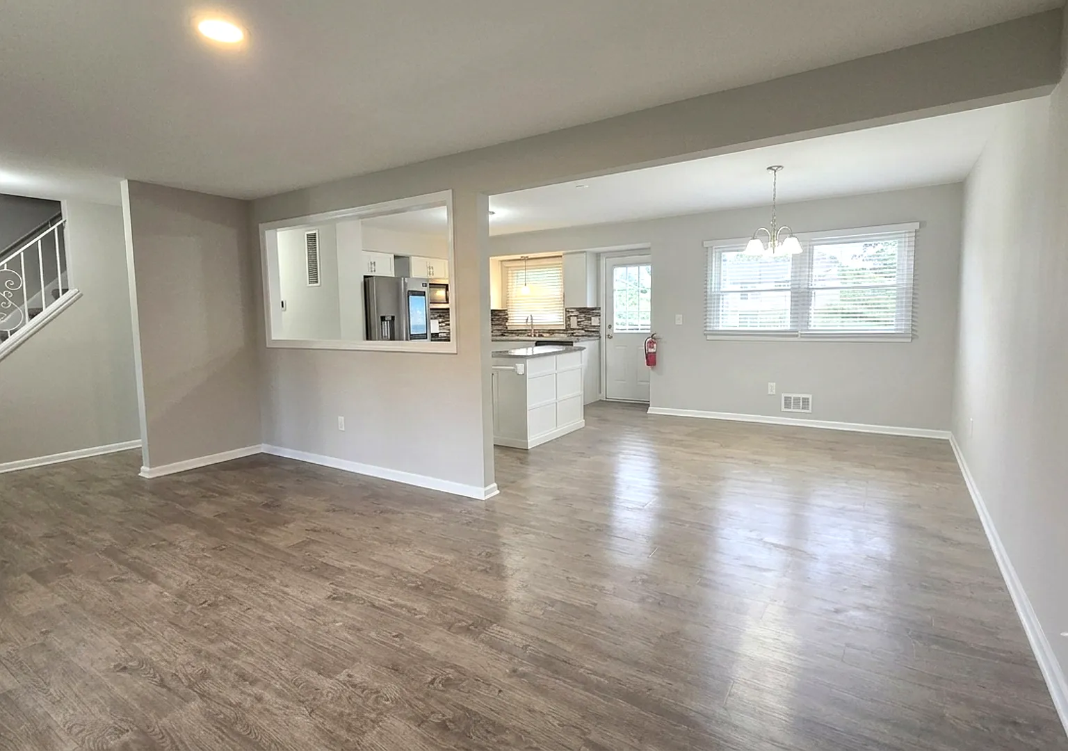 Welcome to this 4 bedroom 2 Bull Bathroom home with a Garage — Photo 2