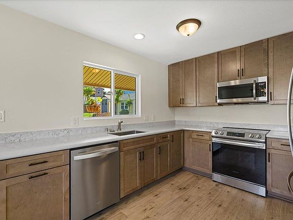 2nd image of 165 Hololani St