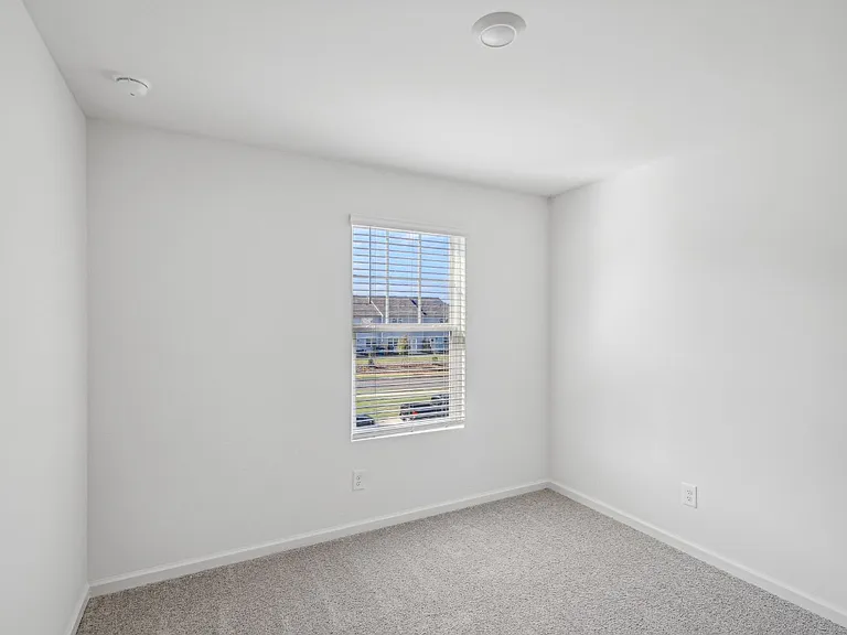 136 Saginaw Ct — Photo 14