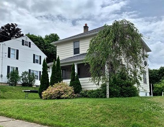 2nd image of 628 Marcella St