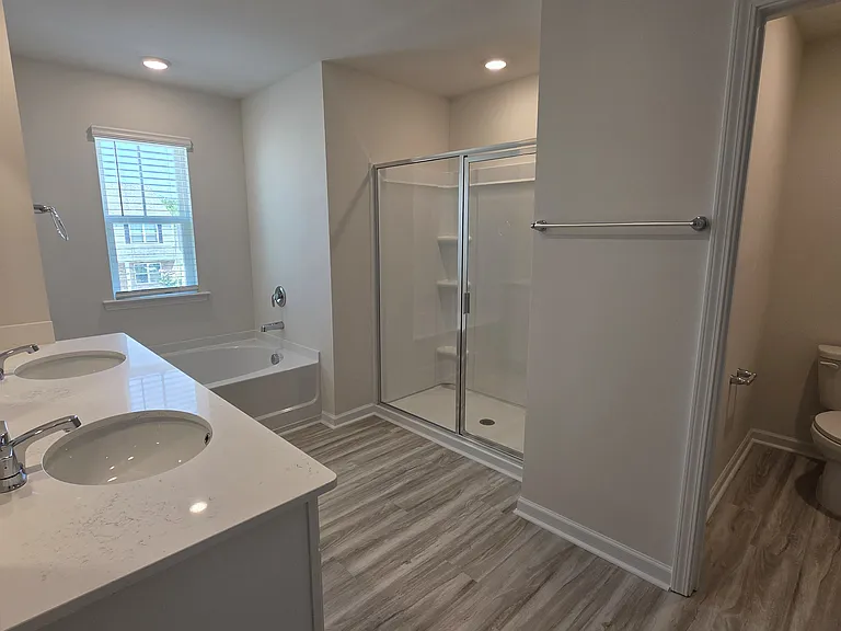1600 Secrest Commons Dr — Photo 16