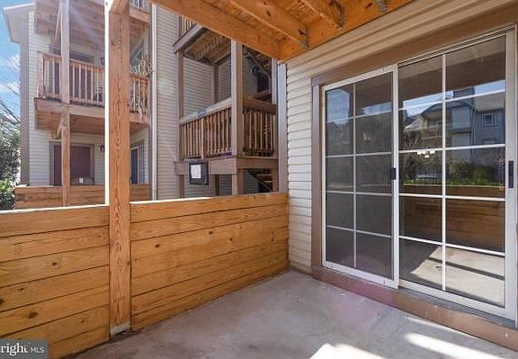 3rd image of 6904D Victoria Dr #6904D