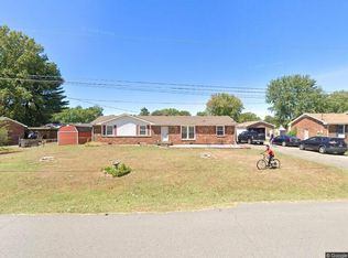 2240 Robin Dr, Clarksville, TN 37042