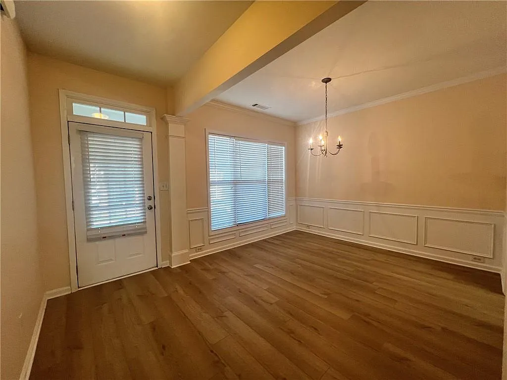 4 bed, 2.5 bath, 2505 sqft, $2,700 — Photo 2