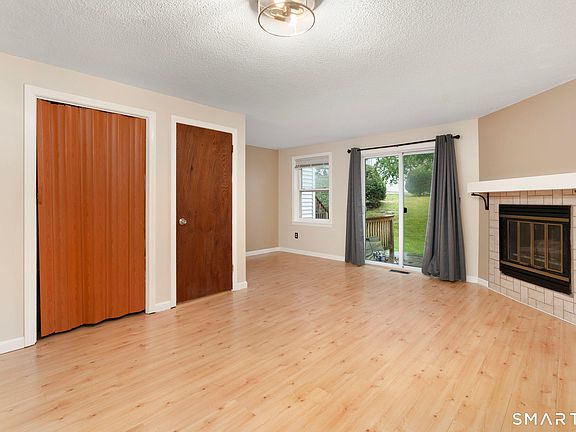 5th image of 29 Kathleen Drive #5C