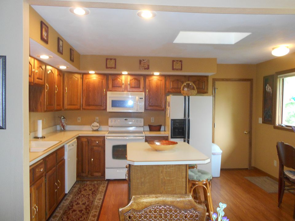 2nd image of 819 Pitcairn Ct