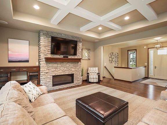 4th image of 2761 Creekwood Cir