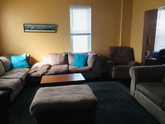 3rd image of 3820 Parker Ave