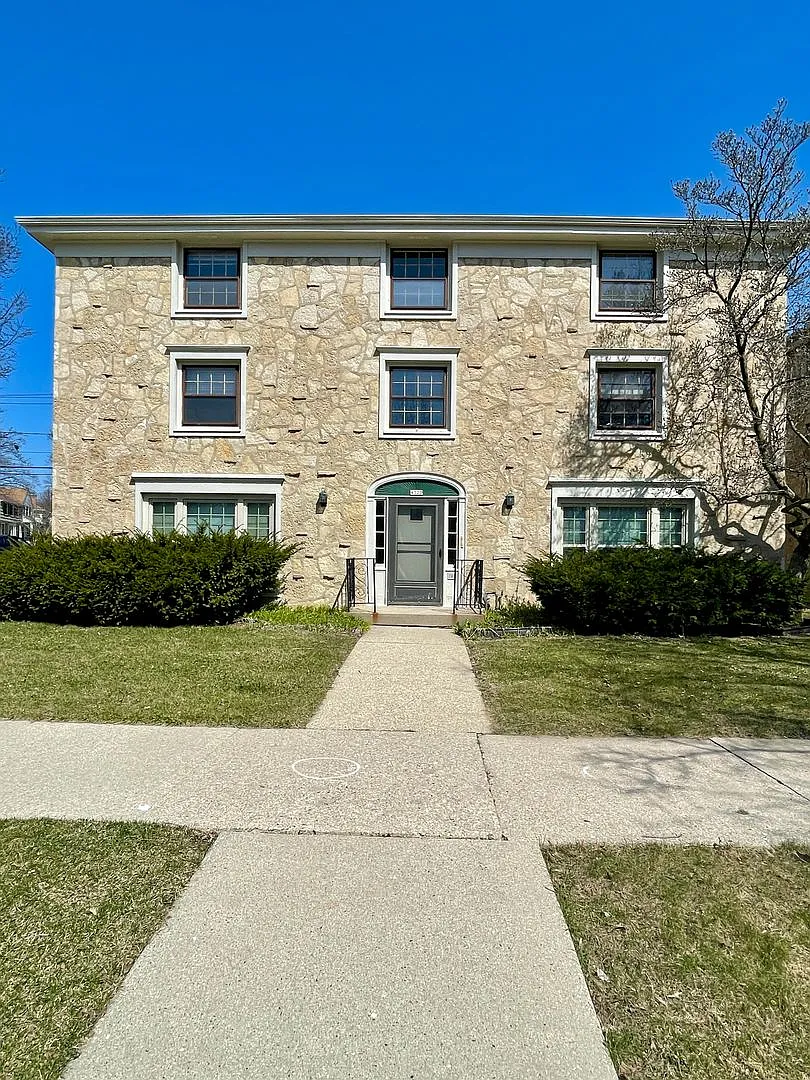 4320 N Wilson Dr — Photo 1