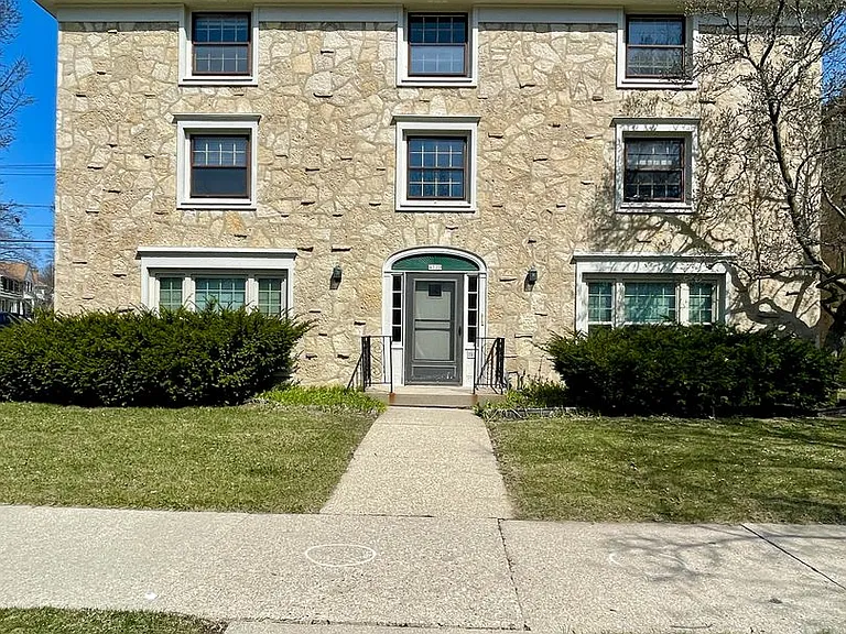 4320 N Wilson Dr — Photo 1