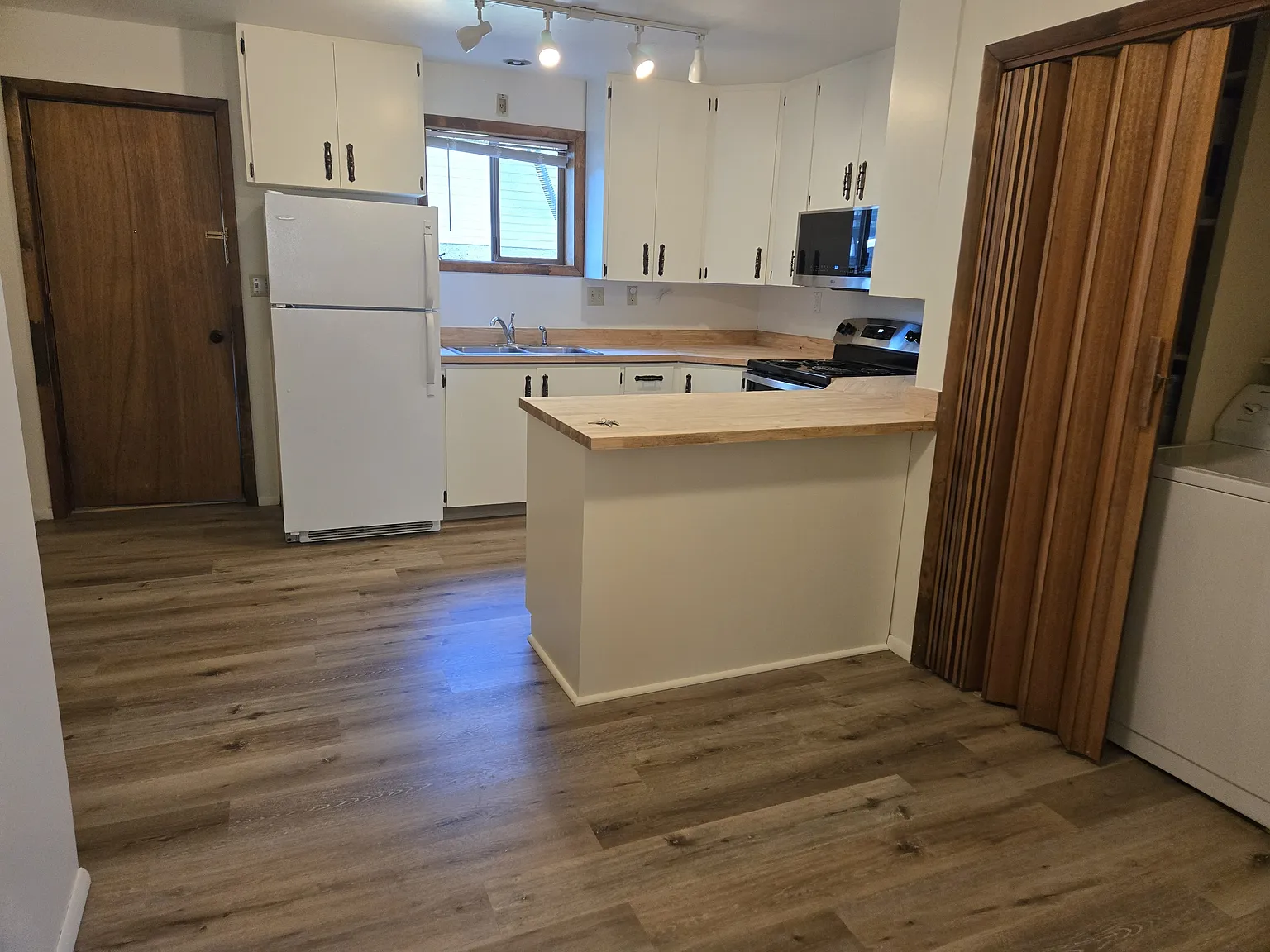 418 W Babcock St — Photo 4