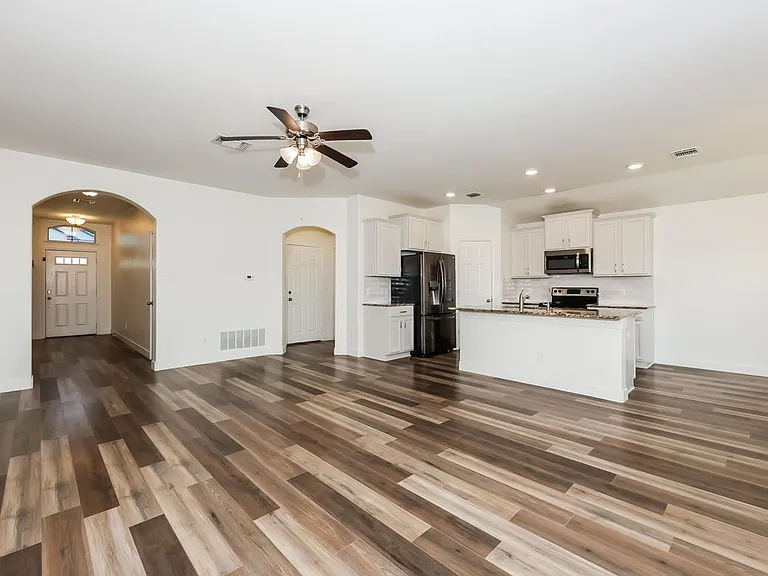 2800 Skinner Dr — Photo 3