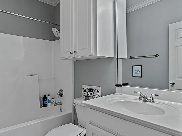 8915 Glenmora Dr — Photo 24